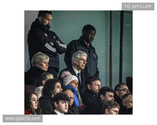 足球明星化身老头重返球场展现不一样的风采与激情