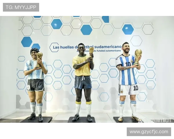 足球明星化身恐怖雕像惊吓球迷引发热议与讨论